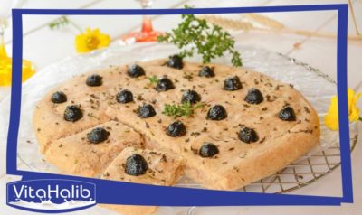 خبزة الفوكاشيا بالزيتون الأسود و التونة